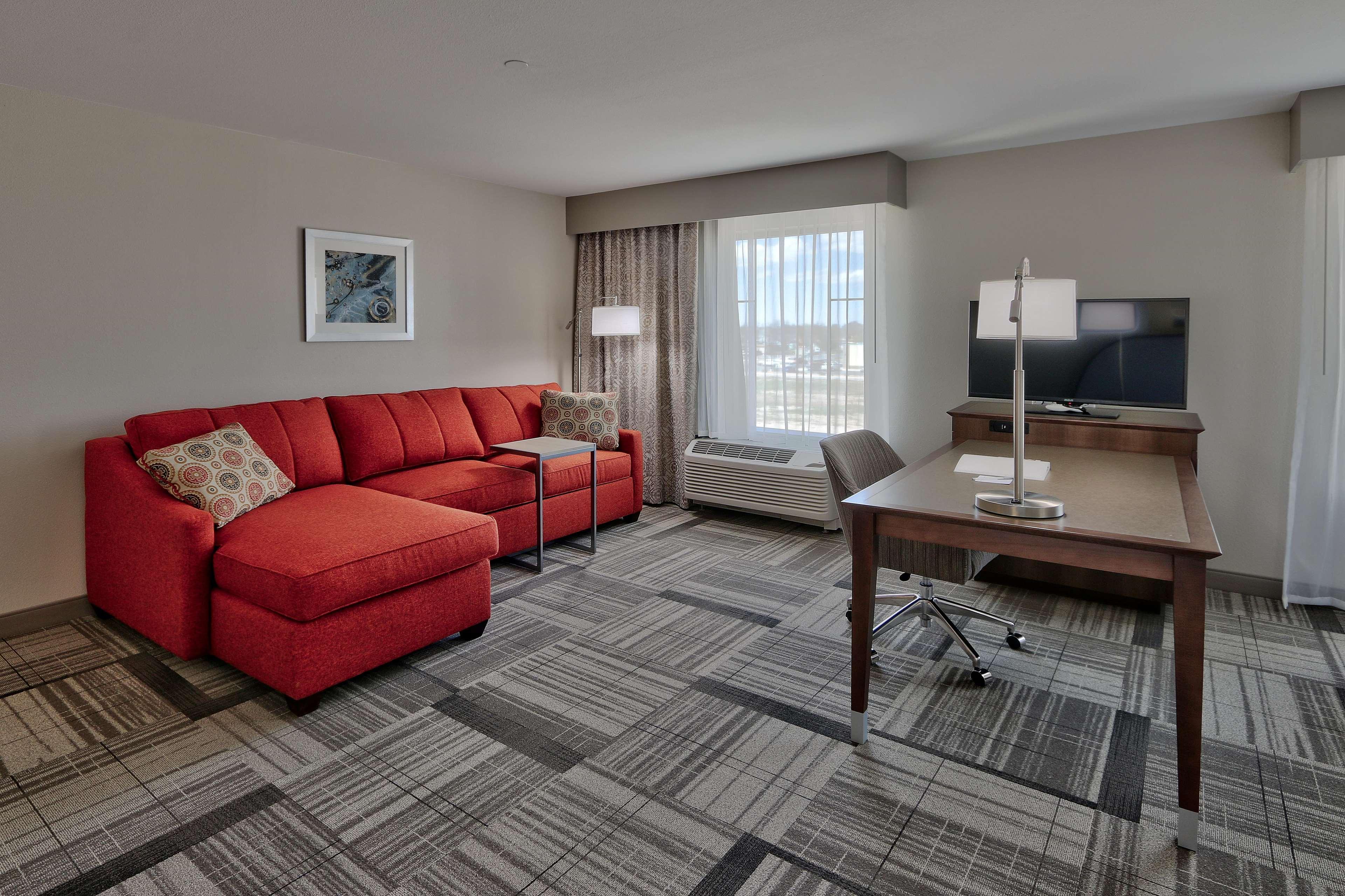 Hampton & Hotel