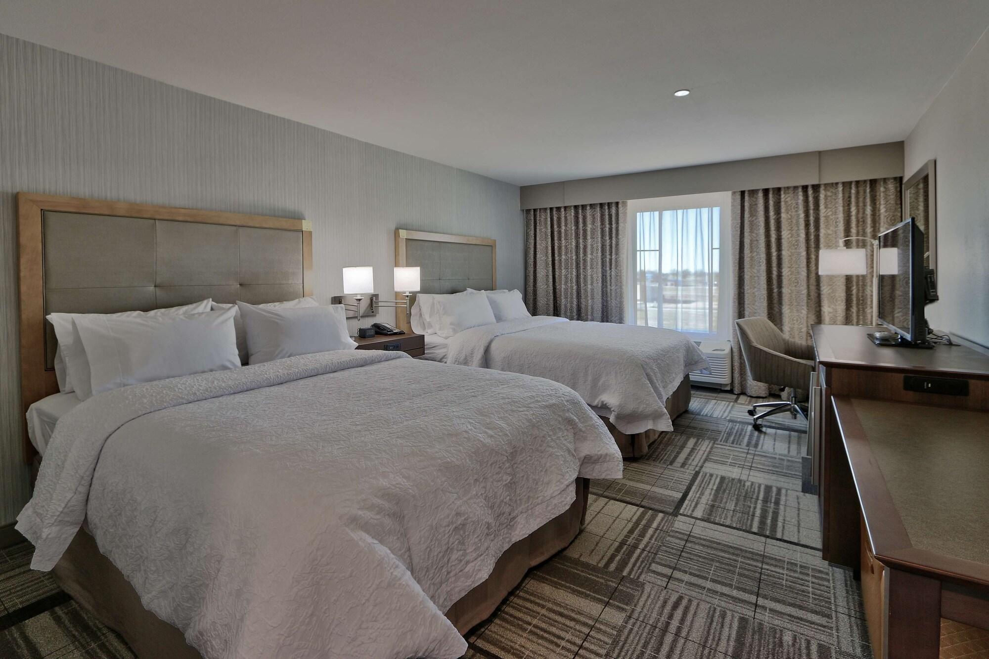 Hampton & Hotel