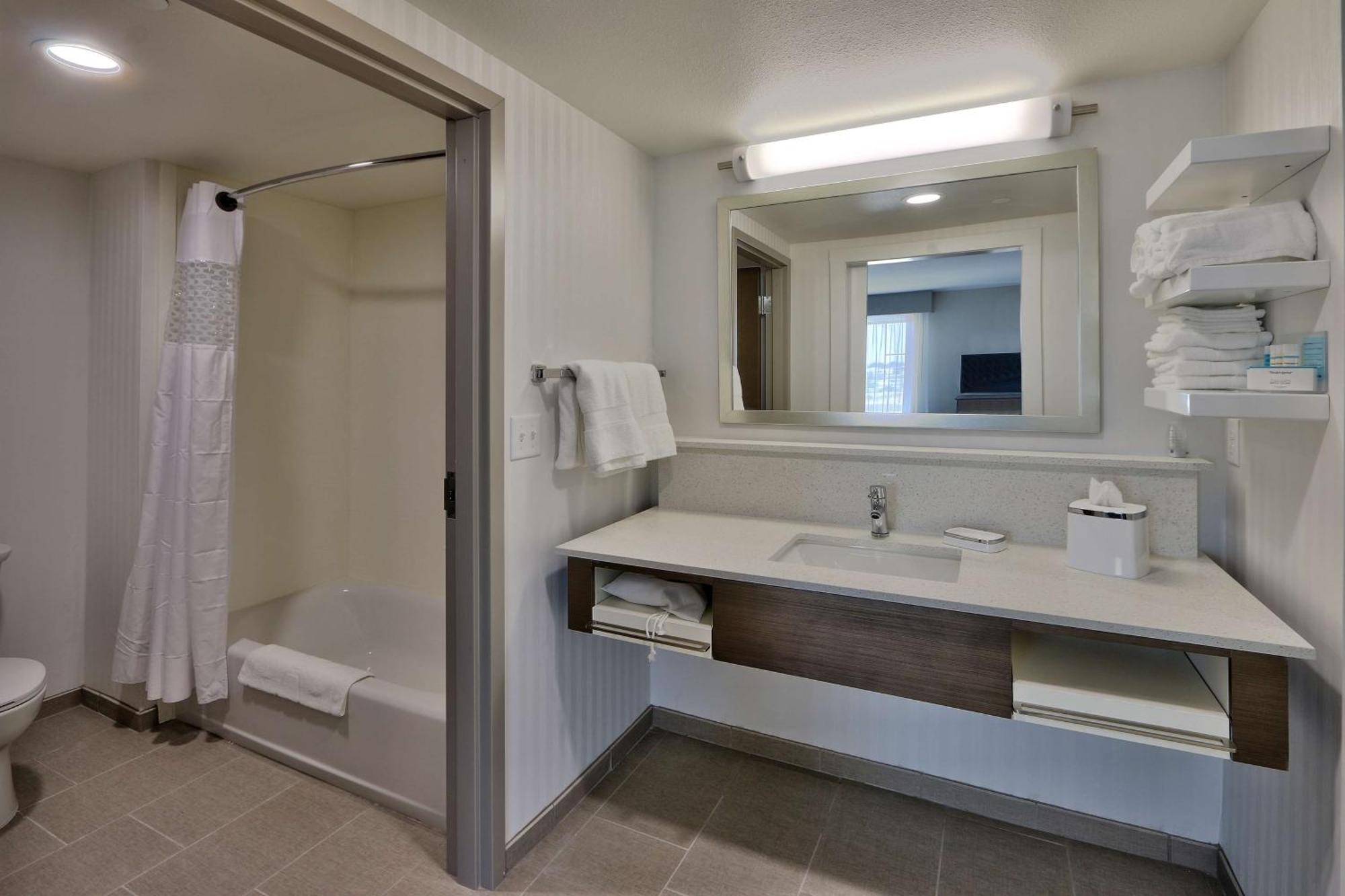 Hampton & Hotel 3*