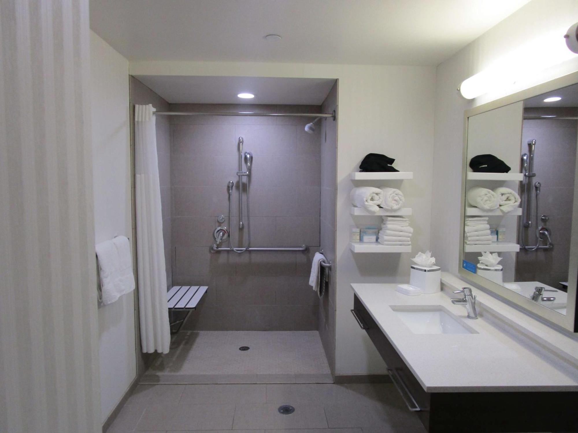 Hotel Hampton & Artesia