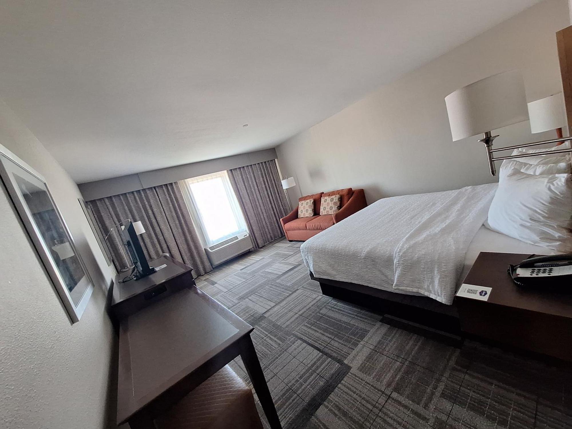 Hampton & Hotel 3*