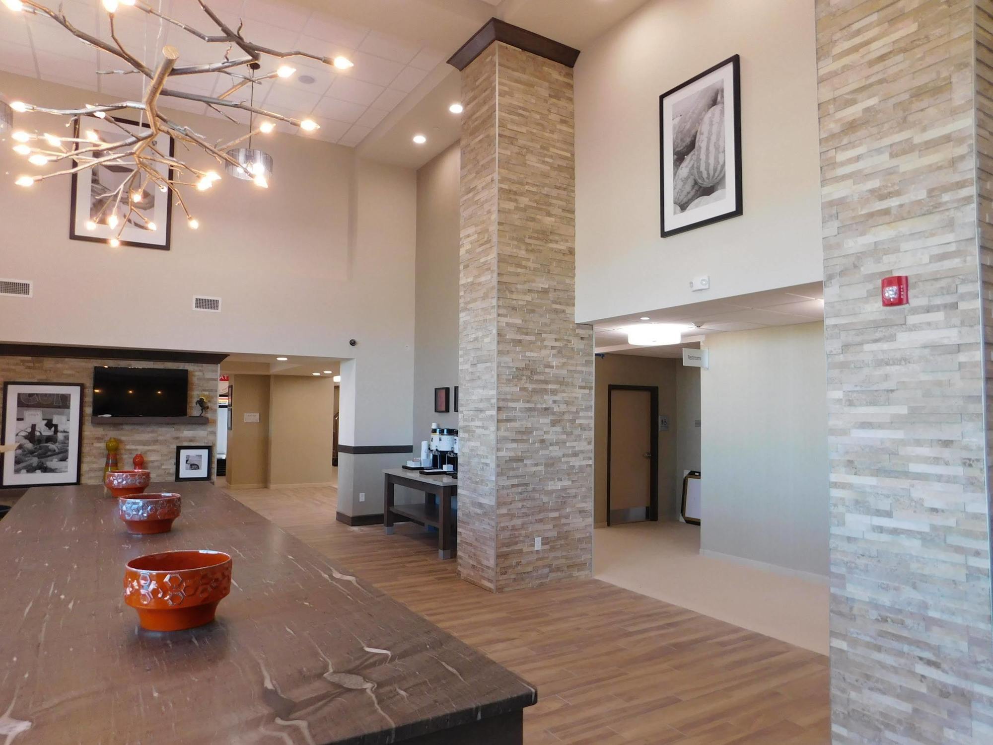 Hotel Hampton & Artesia