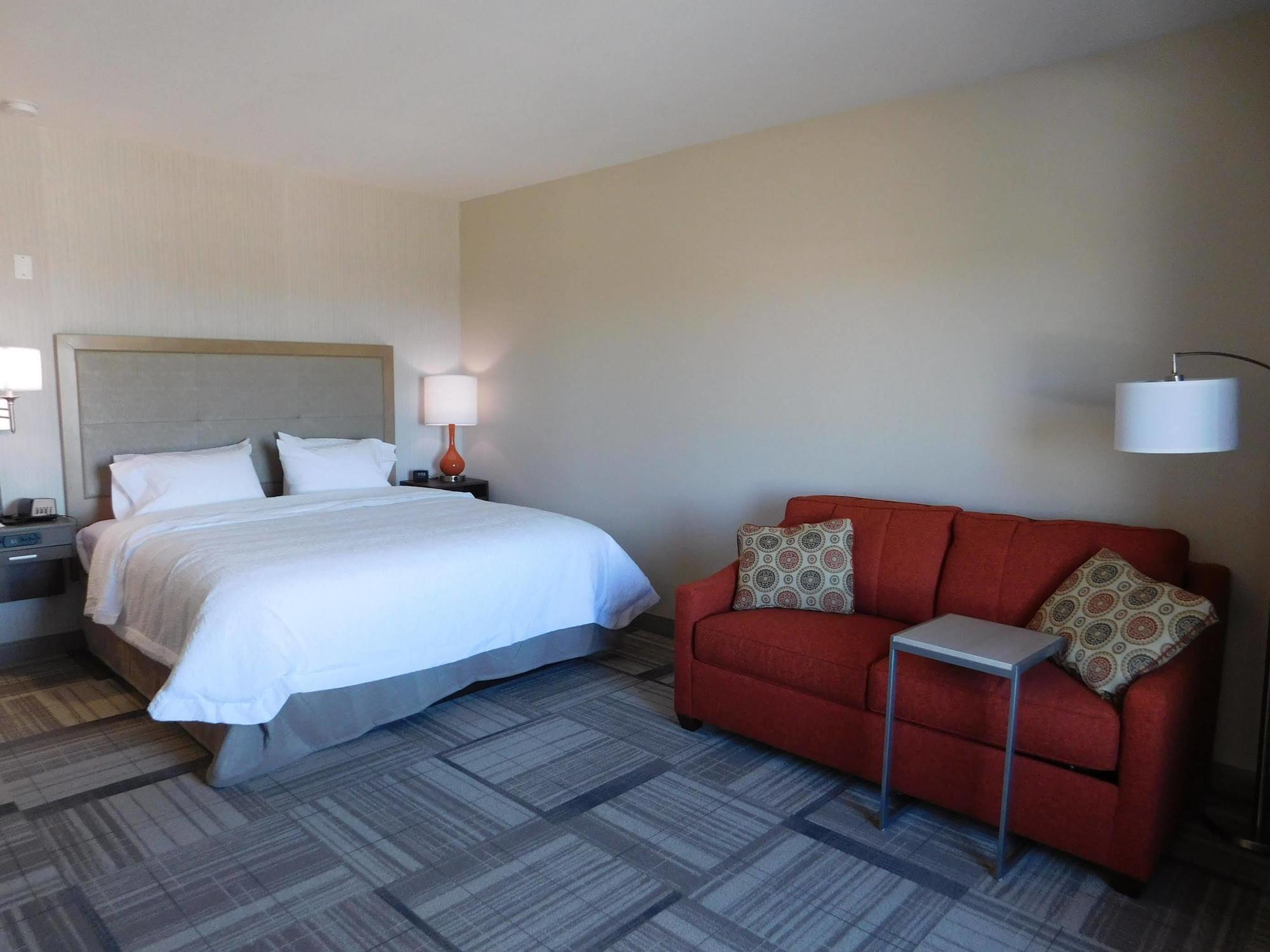 Hampton & Hotel